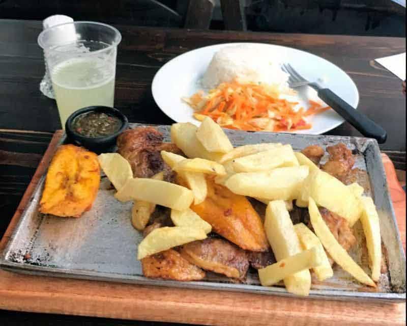 piatto di cibo durante il tour della città perduta di Santa Marta