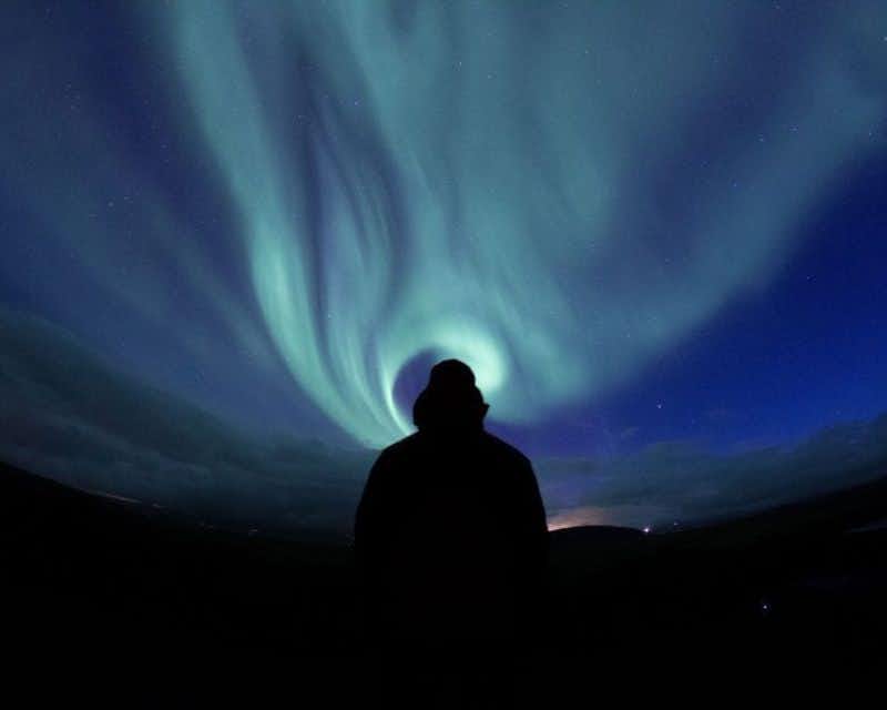 aurora boreal azul en islandia