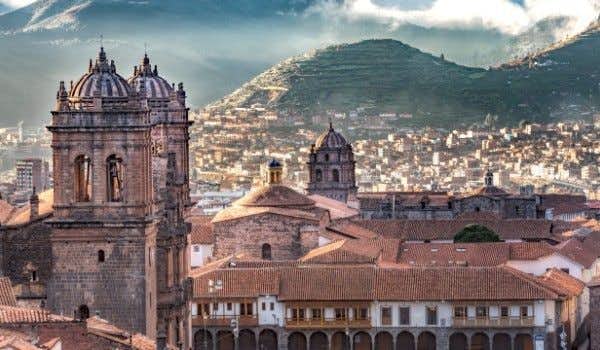 vistas aereas de la ciudad de cuzco en peru