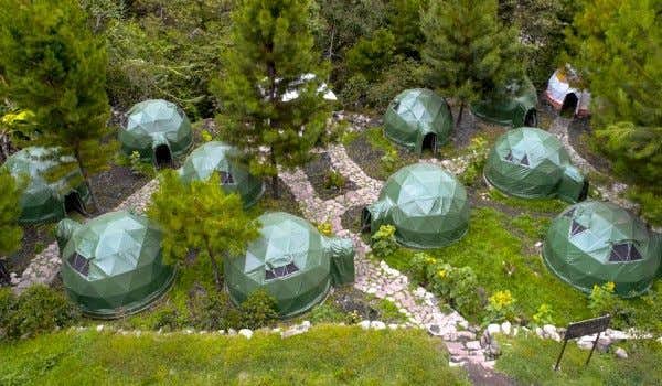 campamento de Jungles Domes en Lucmabamba durante el Salkantay Trek