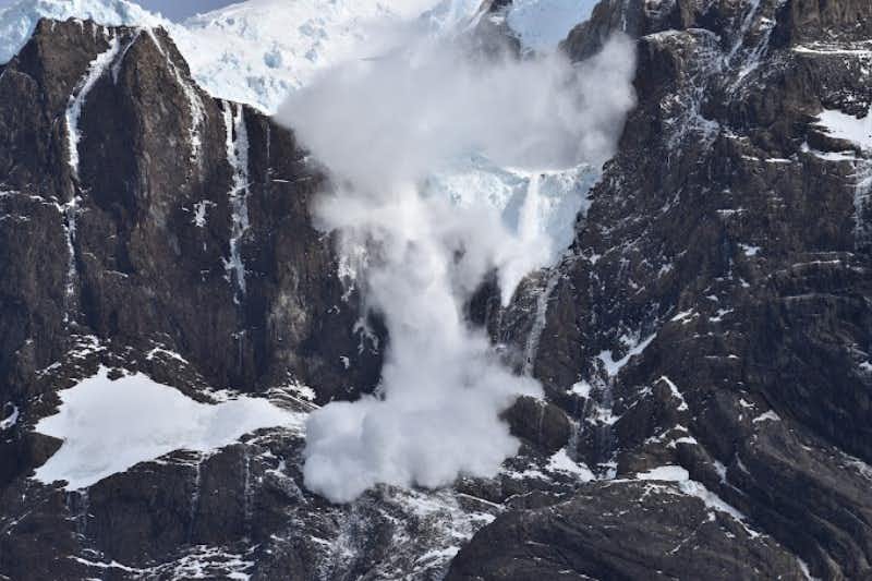 avalanche nas torres paine