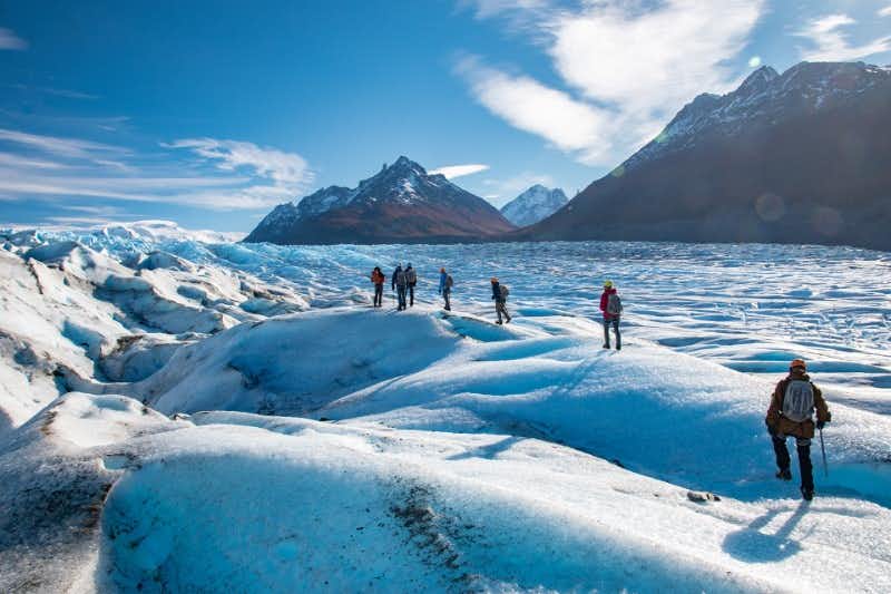 camminare sul ghiaccio del ghiacciaio Grey