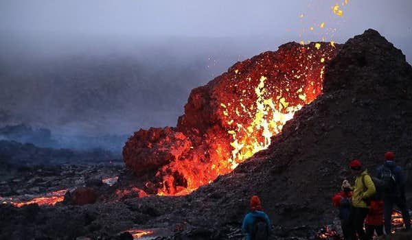 vulcão ativo na Islândia