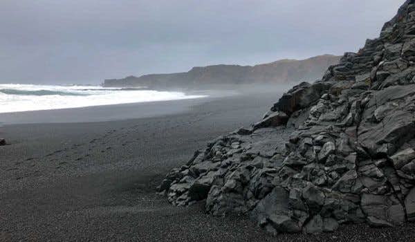 spiaggia di sabbia nera djupalonssandur