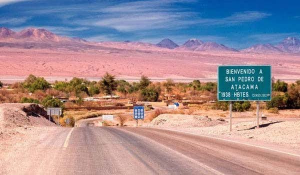 Sinal Uyuni ou estrada de São Pedro de Atacama