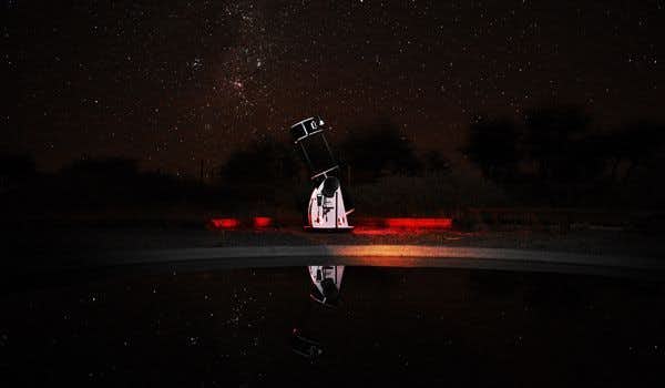 telescópio para o passeio de observação de estrelas no deserto do Atacama
