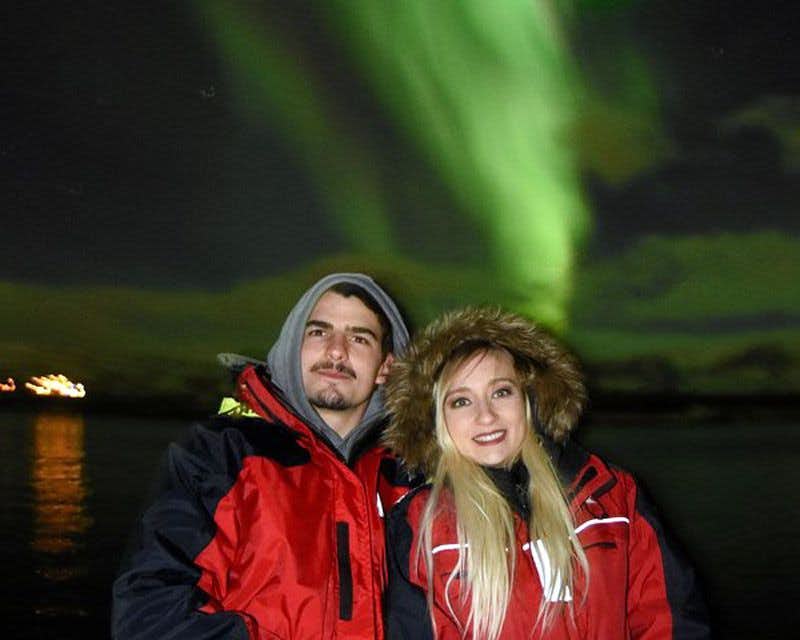 cruzeiro de casal pela aurora boreal saindo de reykjavik