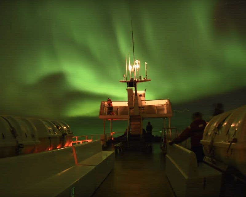 passeio de barco em reykjavik para ver as luzes do norte