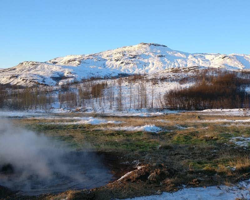 paisagem da área geotérmica de geysir na Islândia