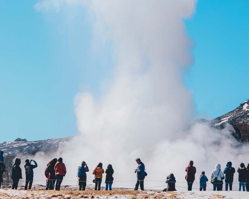 erupção do geiser na islândia