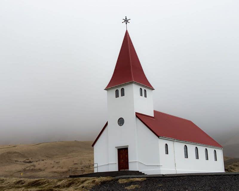 Igreja do vilarejo de Vík ý Mýrdal