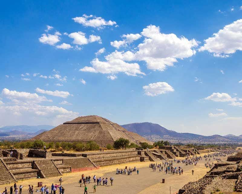 Passeio pelas pirâmides de Teotihuacan