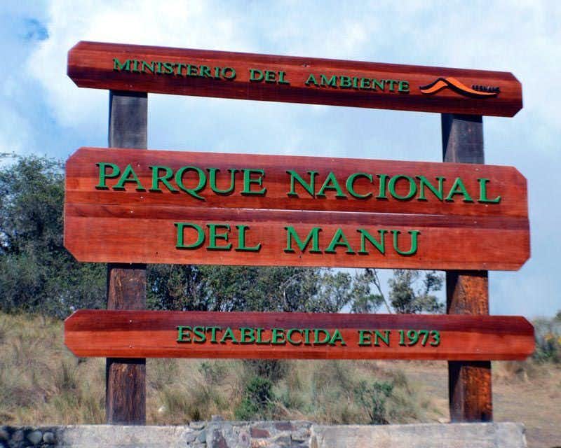 Placa de entrada do parque nacional de Manu