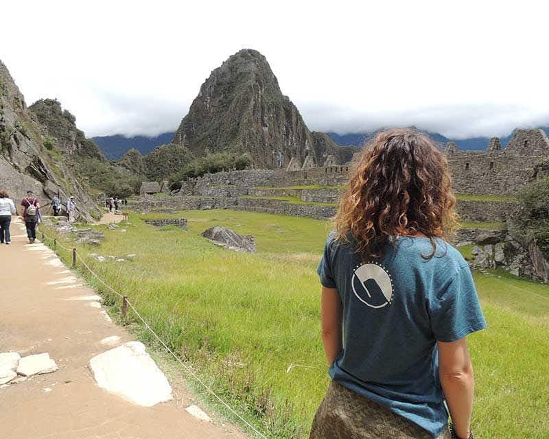 Garota Howlanders em Machu Picchu