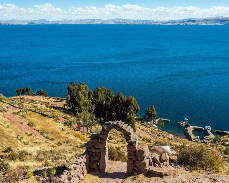 Píer Taquile no lago Titicaca