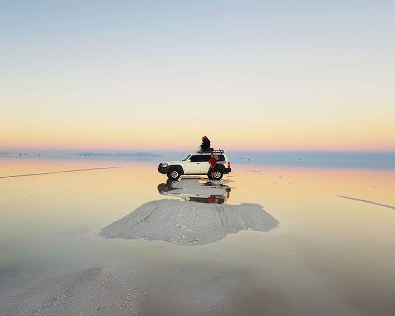 Sonnenuntergang in der Uyuni Salzwüste 4x4