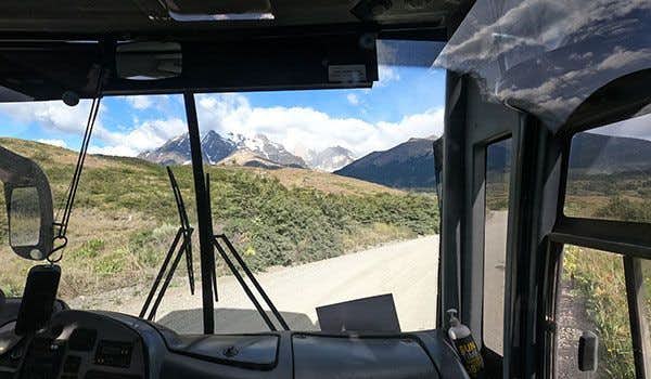Torres del Paine vom Bus aus