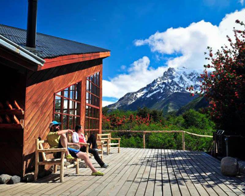 Sonnenterrasse der Schutzhütte in Torres del Paine