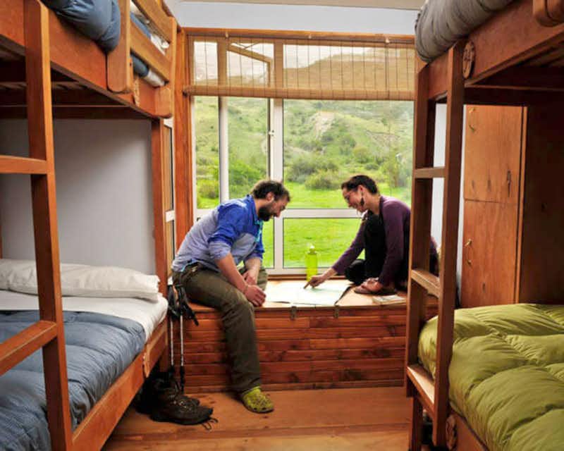 Mehrbettzimmer in der Schutzhütte in Torres del Paine mit Etagenbetten
