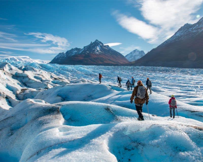 Wandern auf grauem Gletschereis