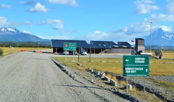 Zugang zum Verwaltungsbereich des CONAF Torres del Paine