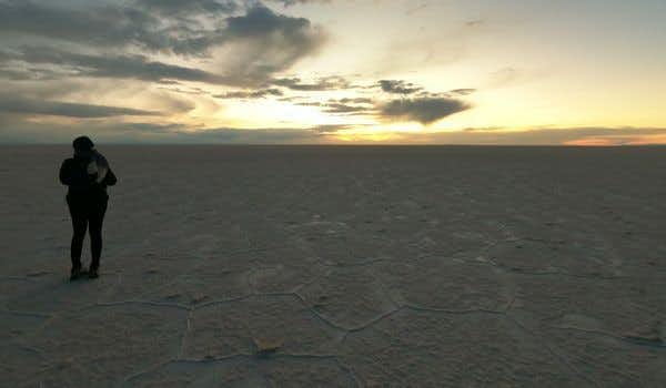 Magischer Sonnenaufgang in den Salinen von Uyuni
