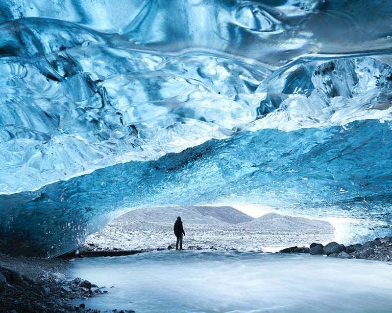 Eingang zur Saphir-Eishöhle und Breiðamerkurjökull-Gletscher