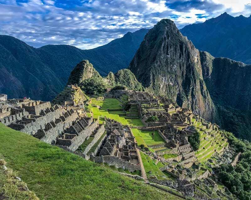 Aussicht auf Machu Picchu an einem sonnigen Tag