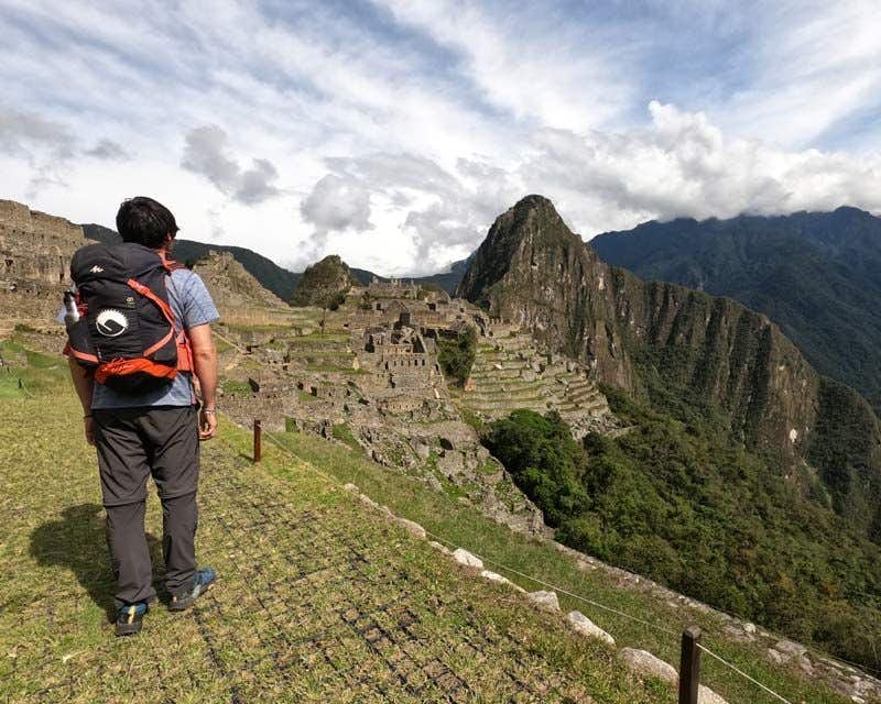 Junge Howlanders in Machu Picchu