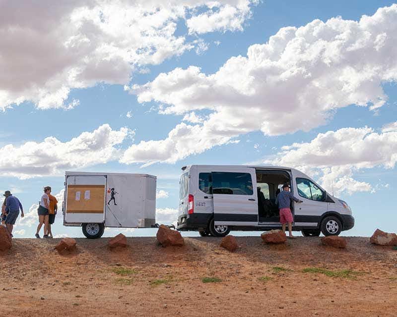 Road Trip zum Yellowstone mit einem privaten weißen Minibus