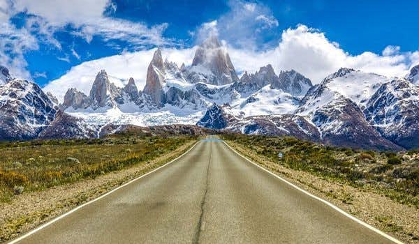 El Chalten road with Fitz Roy in the background
