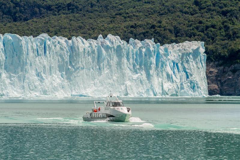 Perito Moreno boat tour mayo spirit