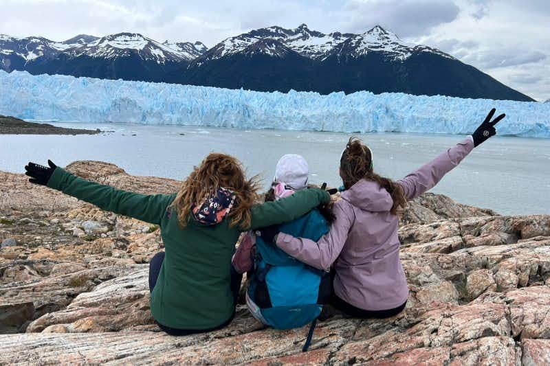 Group of friends in front of the Perito Moreno