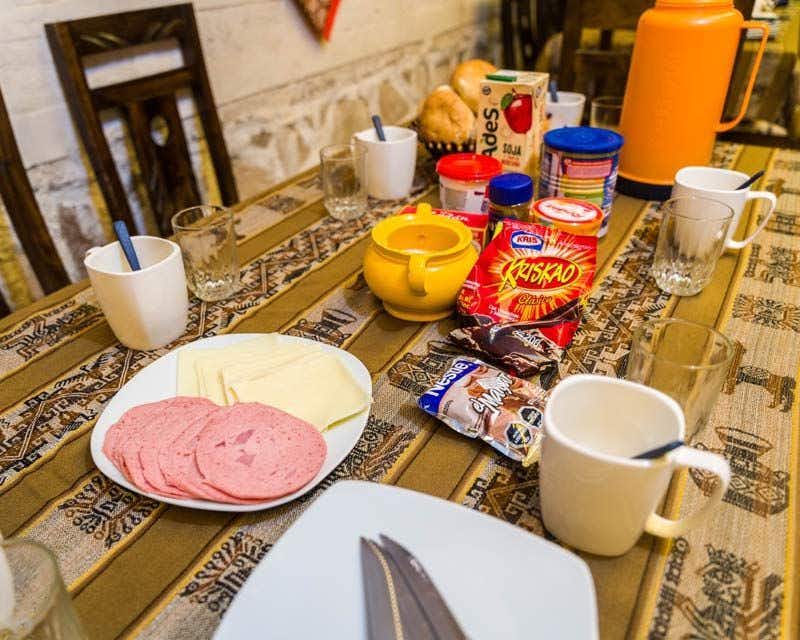 breakfast in uyuni salt flats tour howlanders