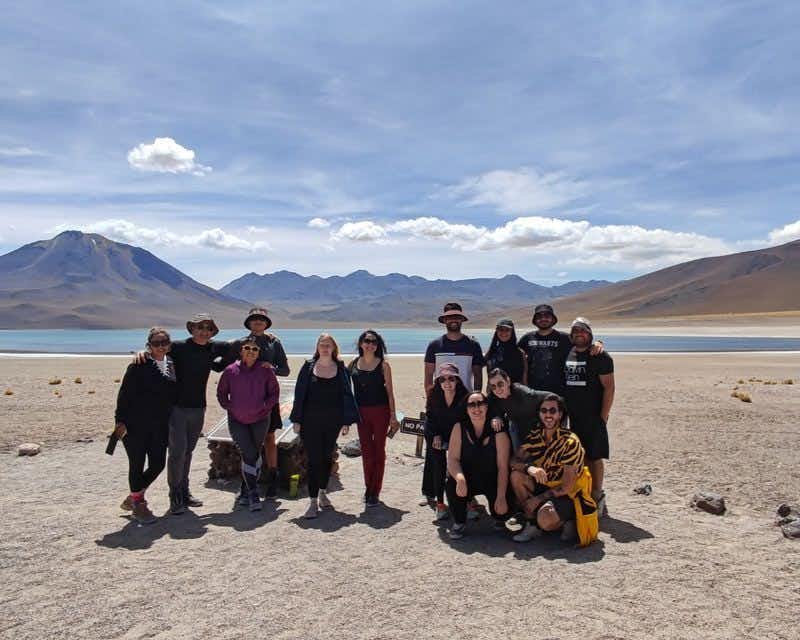 group in front of the lagoon of the tour piedras rojas