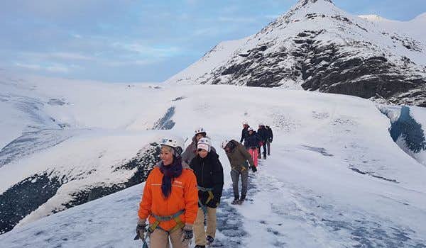 Group trekking in Vatnajökull