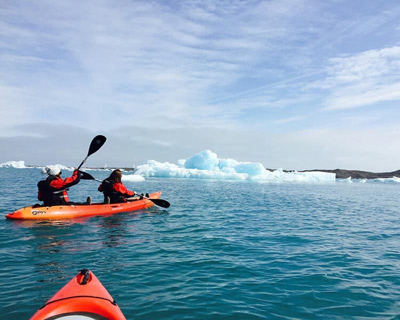 kayaking on jokulsarlon glacier lagoon