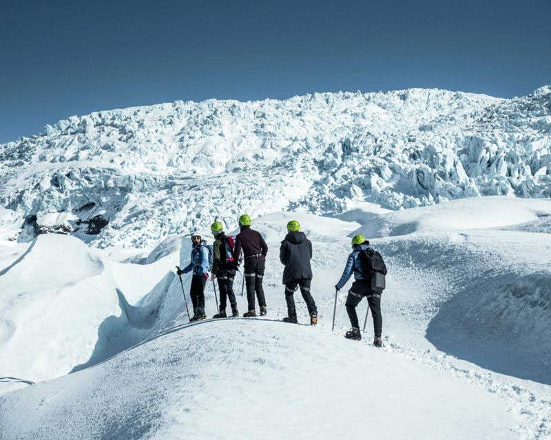 group hiking vatnajokull glacier