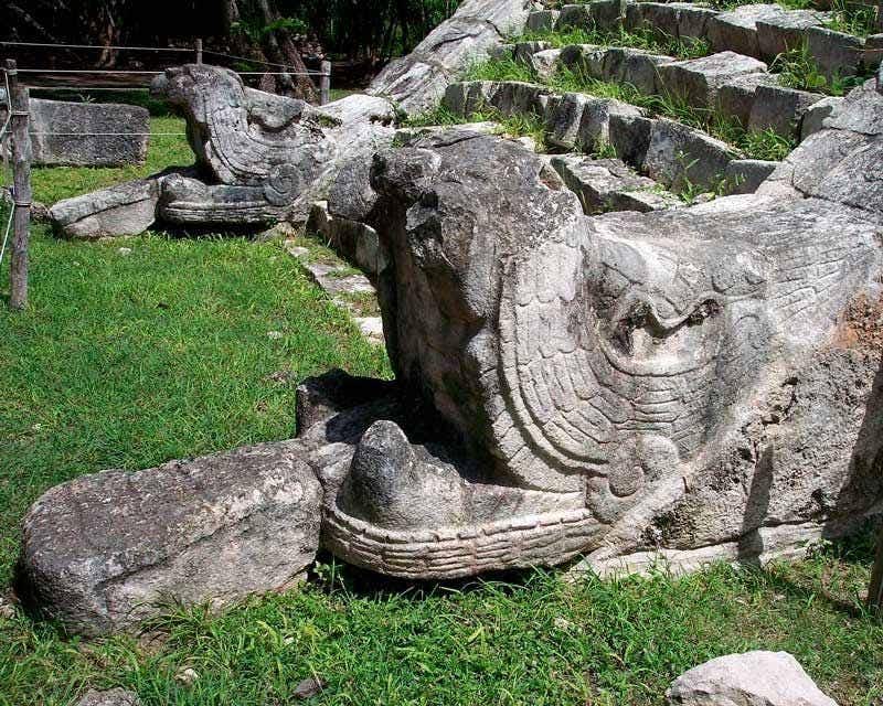 snake of the ruins of chichen itza