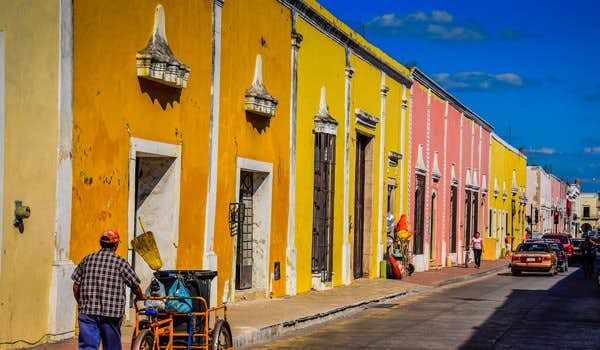 colorful houses in valladolid mexico