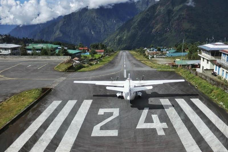 light aircraft runway lukla airport