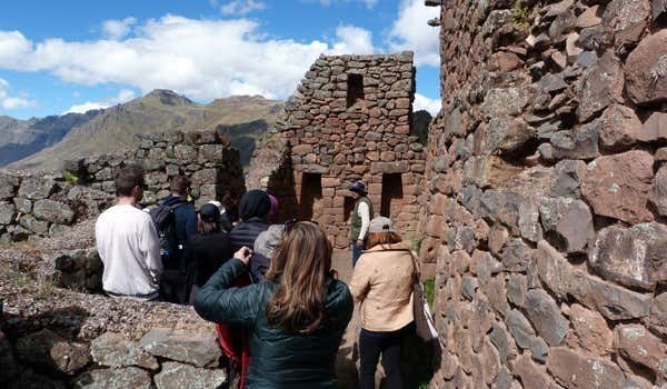 Machu Picchu tour guide in Ollantaytambo