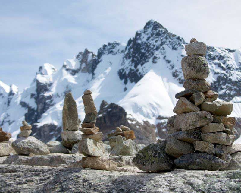 stones marking the trail of the salkantay trek