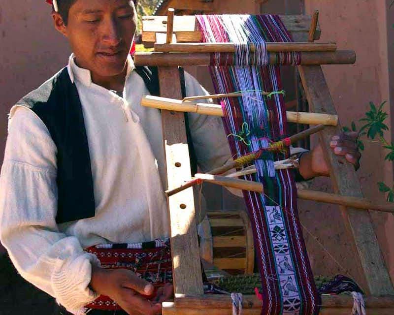 local with a loom in luquina