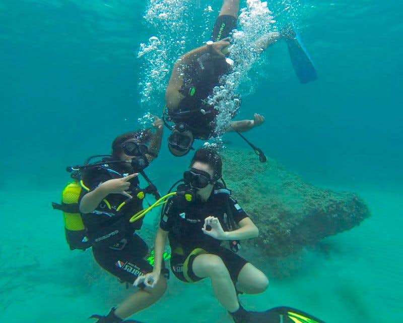 Explore the underwater world for the first time with a diving baptism in Mallorca