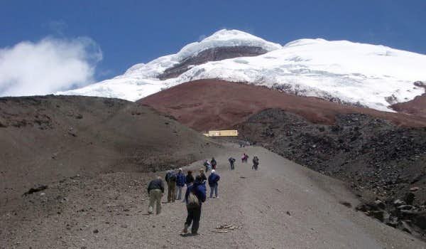 práctica escalada en glaciar previa ascensión al volcán cotopaxi