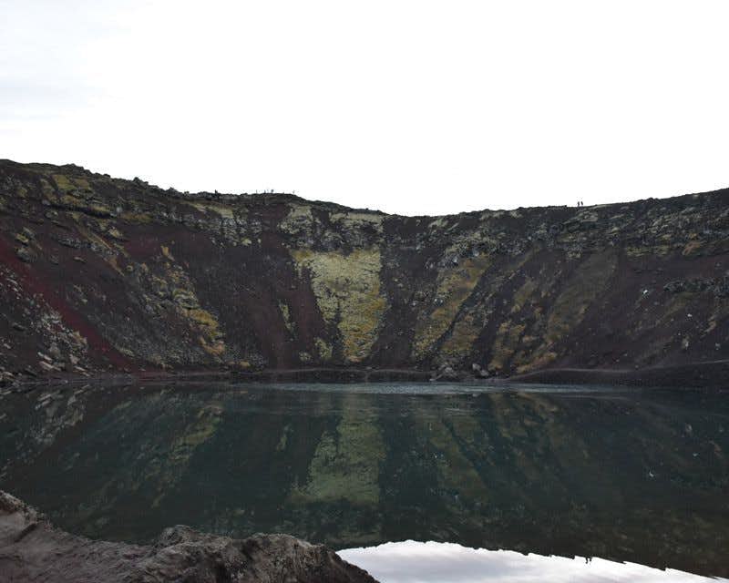 lago del crater volcánico kerid