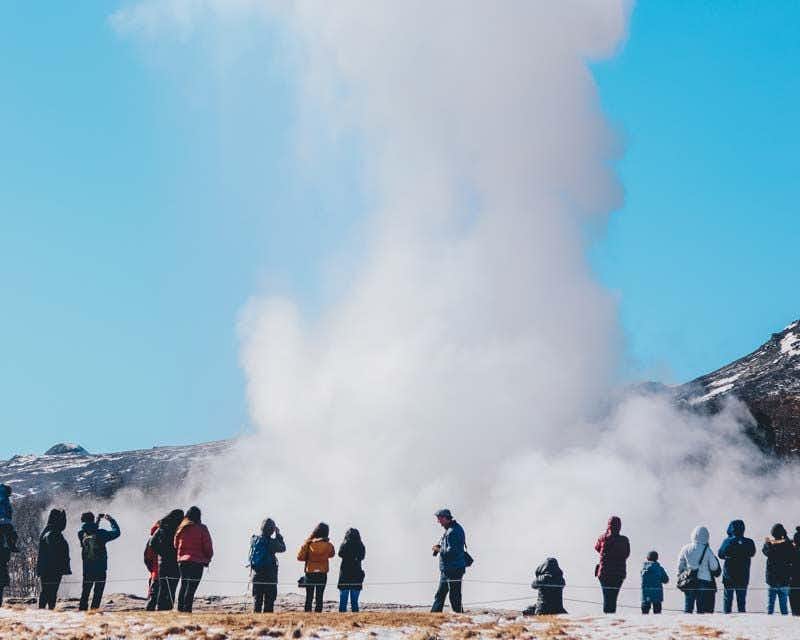 erupcion geiser en islandia