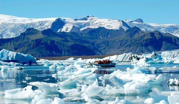 excursión en barco por la laguna glaciar de Jökulsárlón