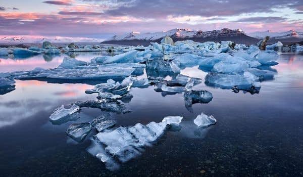 laguna jökulsárlón con icebergs